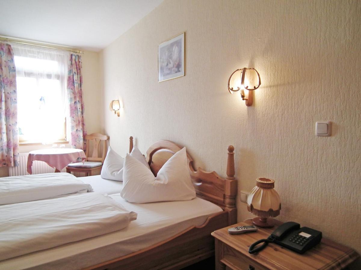 Gasthaus & Hotel Zur Linde ฟรีดริชโรดา ภายนอก รูปภาพ