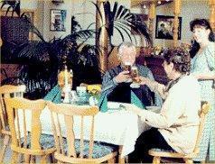 Gasthaus & Hotel Zur Linde ฟรีดริชโรดา ภายนอก รูปภาพ