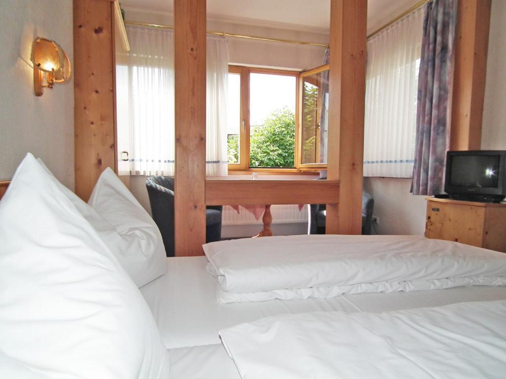Gasthaus & Hotel Zur Linde ฟรีดริชโรดา ห้อง รูปภาพ